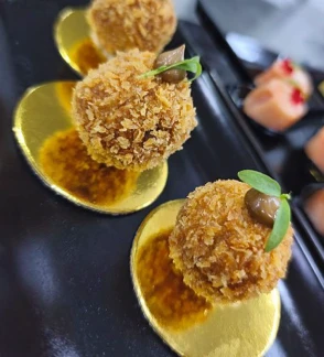 Croquetas sobre soportes